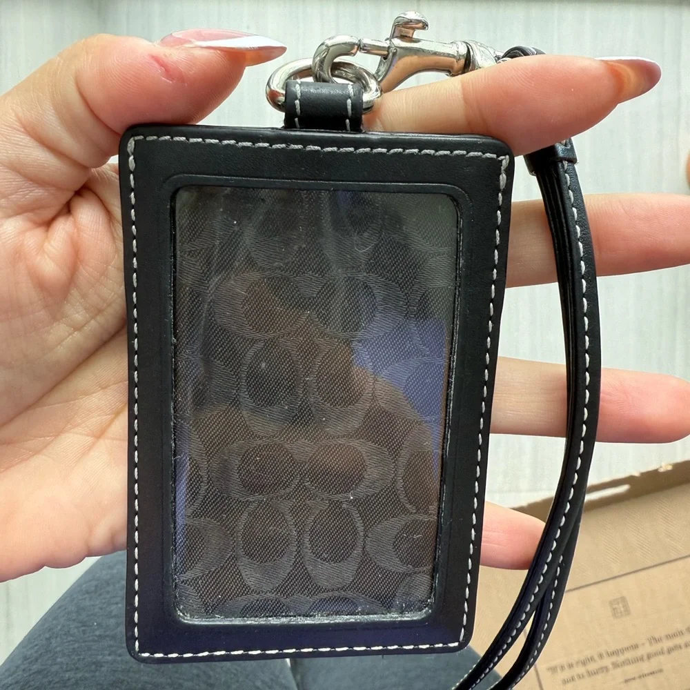 Coach • ID Lanyard - Picture 7 of 8